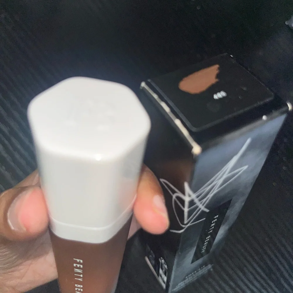 Fenty Beauty Pro Filt'r Foundation in Deep Brown
